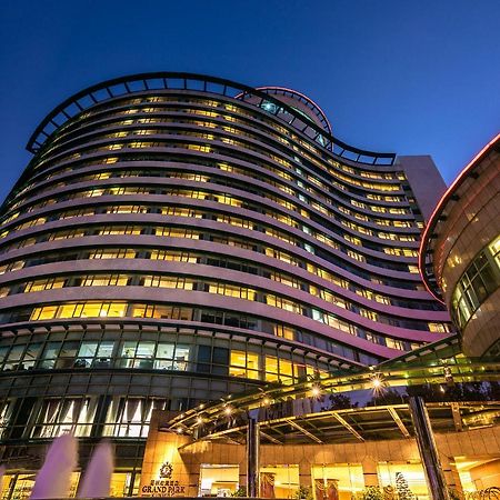 Grand Park Kunming Hotel Exterior photo